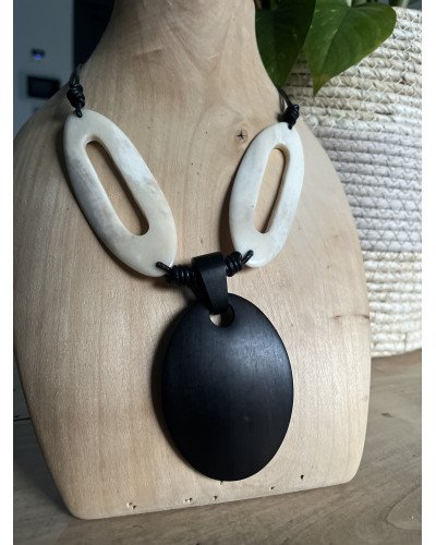 Collar cuerno y ébano