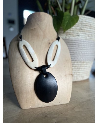 Collar cuerno y ébano