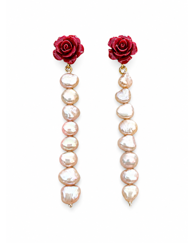 Pendientes largos de pequeñas perlas barrocas y rosa roja