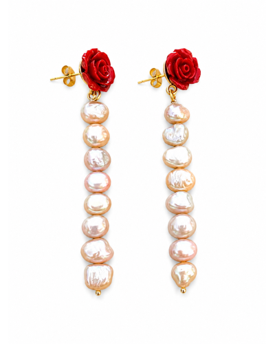 Pendientes largos de pequeñas perlas barrocas y rosa roja