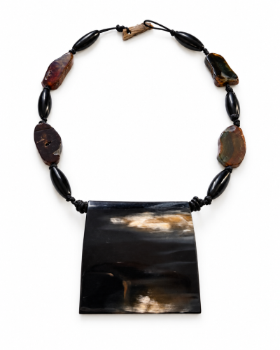 COLLAR CUERNO PULIDO Y ÁGATAS